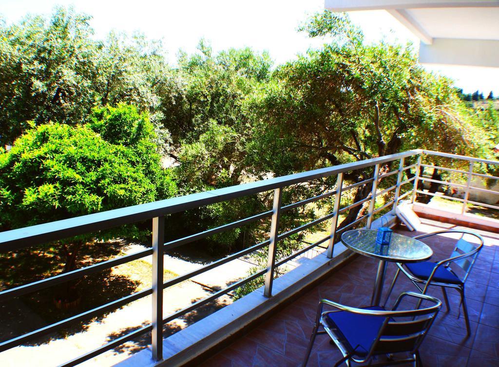 Salonikiou Beach Apartments Akti Salonikiou Rum bild
